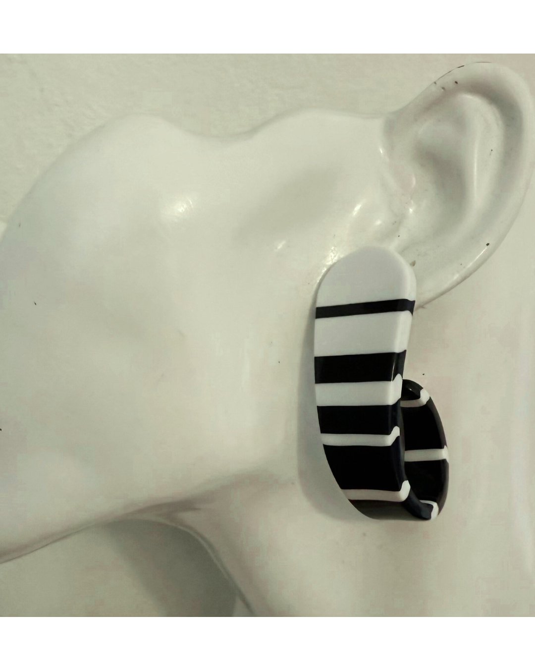 Gorgeous Black and White Bracelet and Clip-On Earrings - Gorgeous MOD, 1960s Style - Peppermint-Twist-Vintage.com