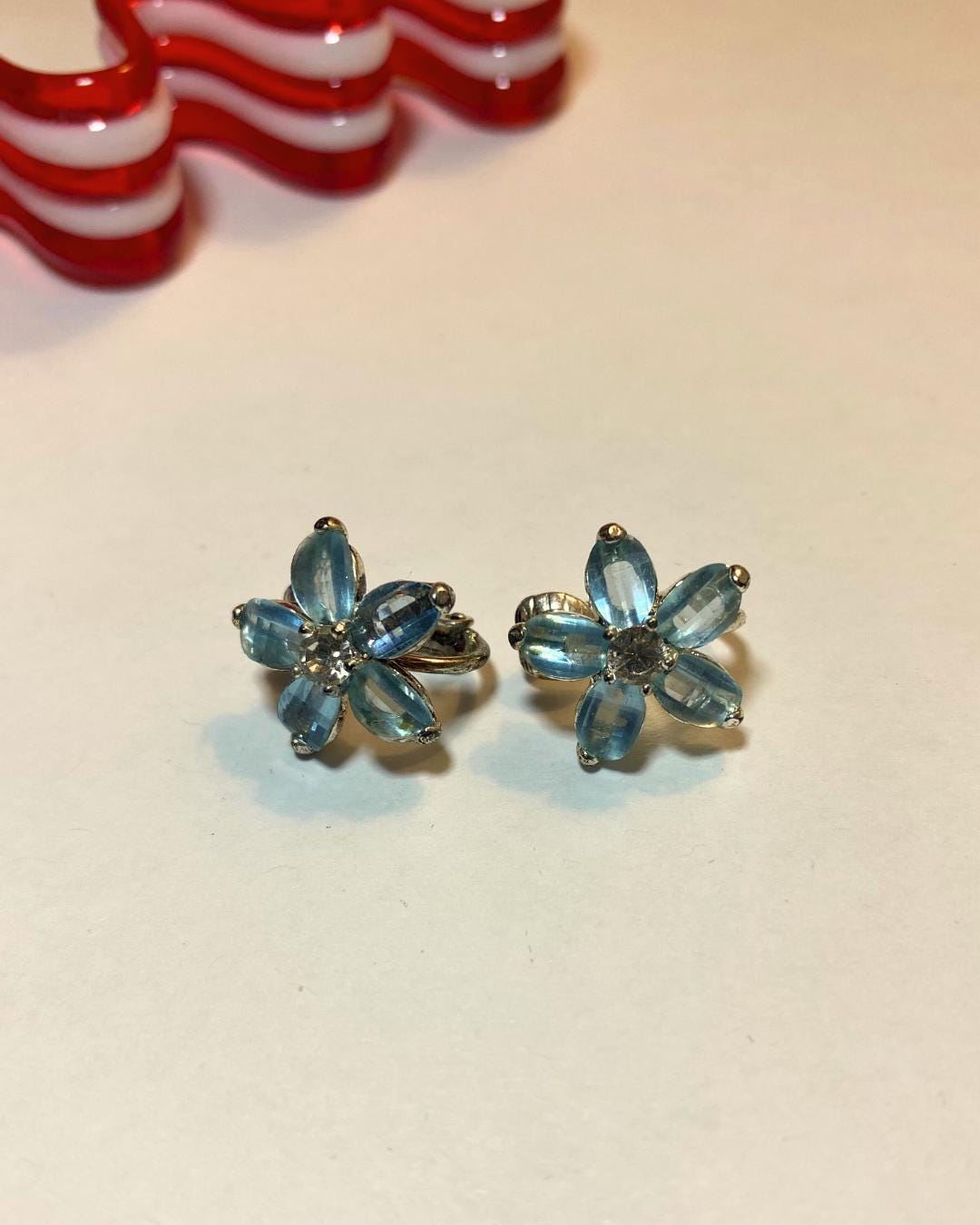 AVON 2003 - Blue Flower Button Clip on Earrings,  New Old Stock, Never Used - Gorgeous - Vintage 1950s/60s style - Peppermint-Twist-Vintage.com