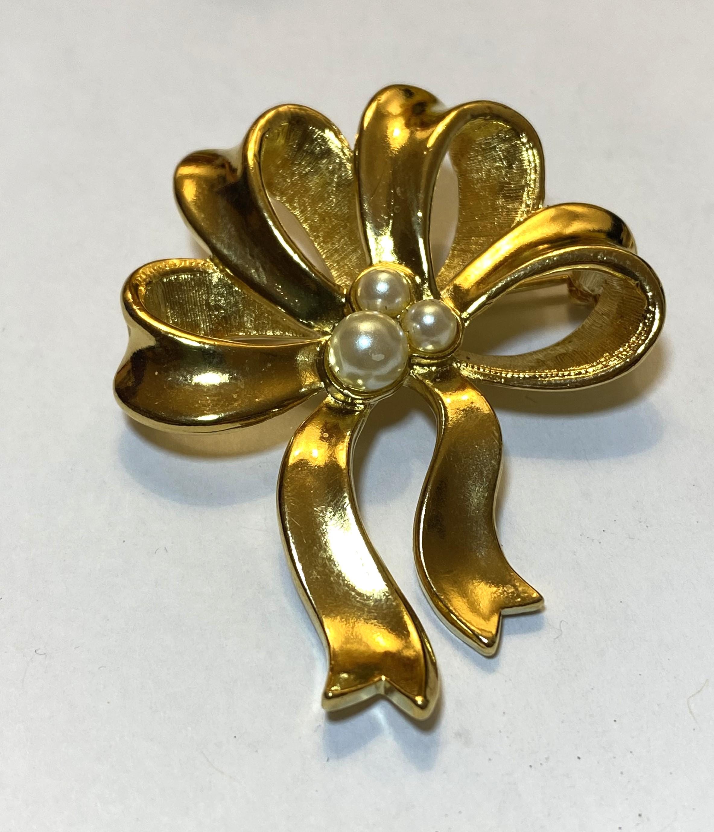 AVON SIGNED 1994, Goldtone Bow Brooch with Center Pearl., Signed, Gorgeous - Peppermint-Twist-Vintage.com