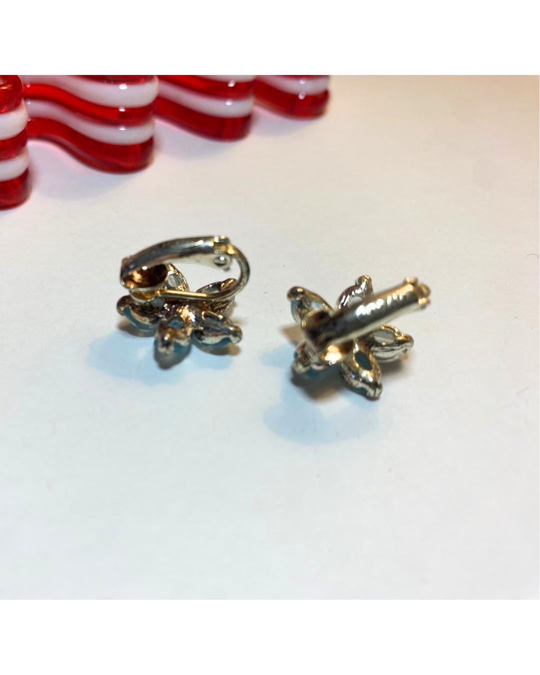 AVON 2003 - Blue Flower Button Clip on Earrings,  New Old Stock, Never Used - Gorgeous - Vintage 1950s/60s style - Peppermint-Twist-Vintage.com