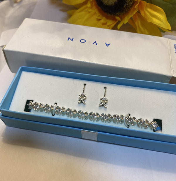 AVON - 2005, Floral Link Tennis Bracelet (up to 8")and Earrings Giftset in Special Packaging - New in Box - Pierced Earrings - Silvertone - Peppermint-Twist-Vintage.com