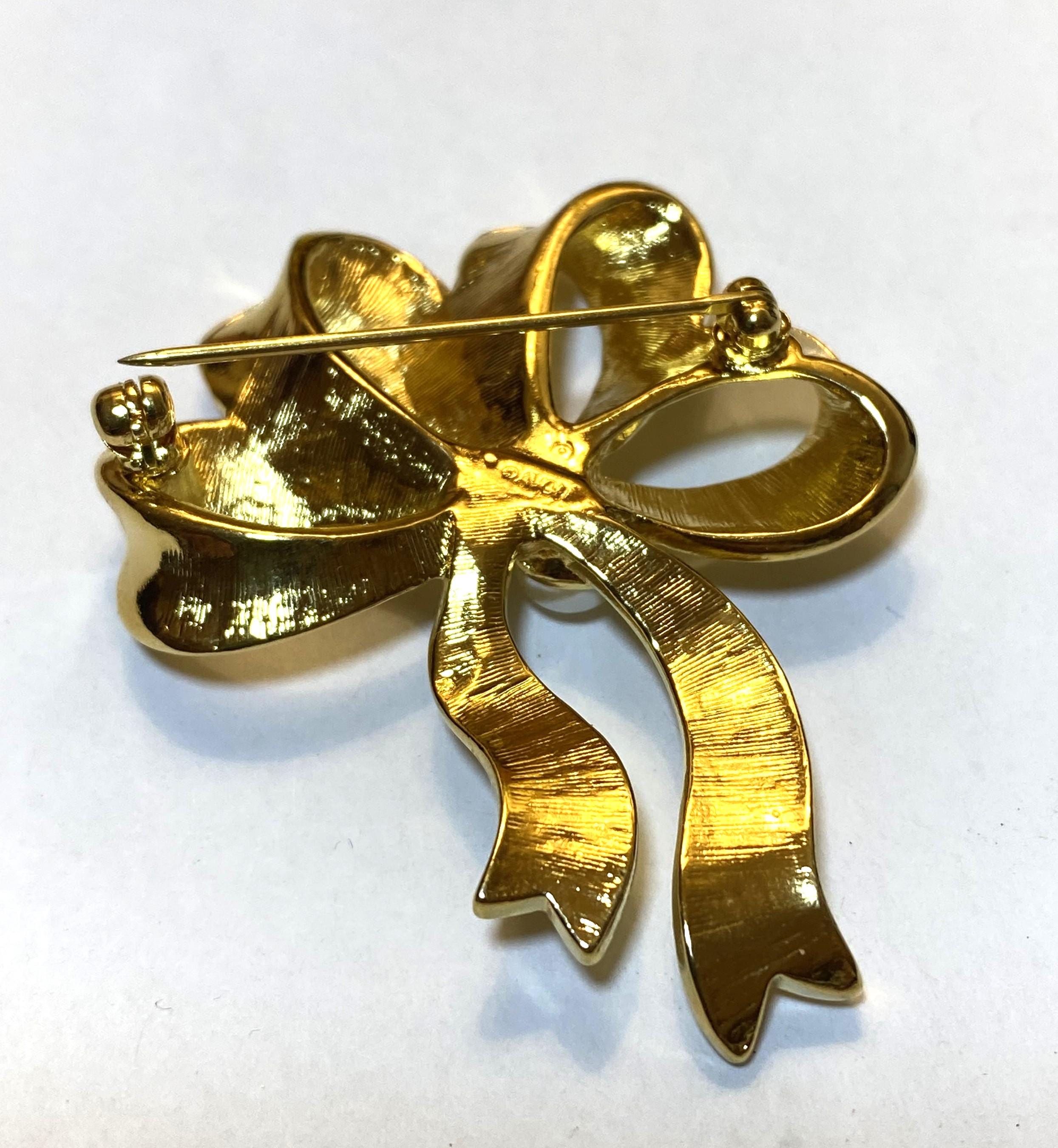 AVON SIGNED 1994, Goldtone Bow Brooch with Center Pearl., Signed, Gorgeous - Peppermint-Twist-Vintage.com