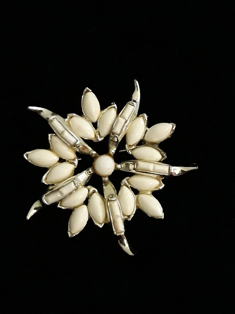 Stunning Vintage 1950s Large White Star Brooch - White Thermoset