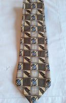 Gorgeous Men's Gold Pattern Neck Tie