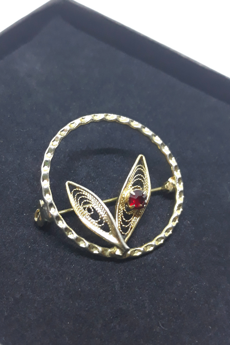 Vintage Gold Tone Brooch with a Lovely Red Floral Pattern