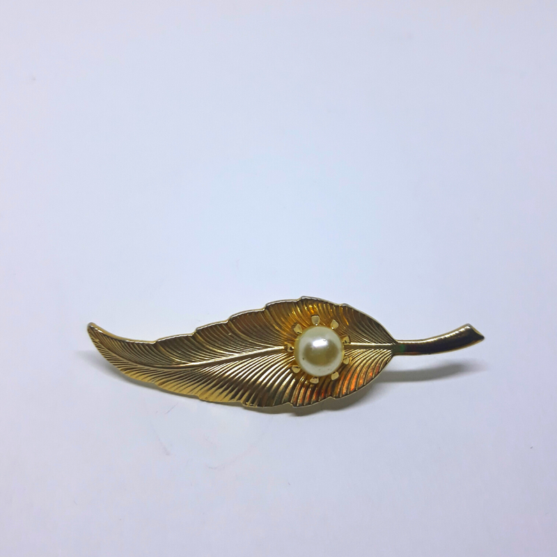 Gorgeous, Vintage Gold Leaf Brooch with Pearl Center