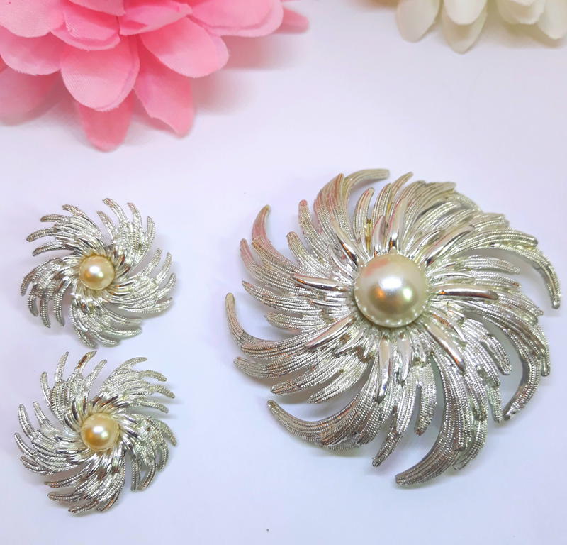 Vintage Jewelry Signed Sarah Coventry Beautiful Rhinestone & Pearl Fashion  Splendor Pin Brooch and Earrings Set - Etsy